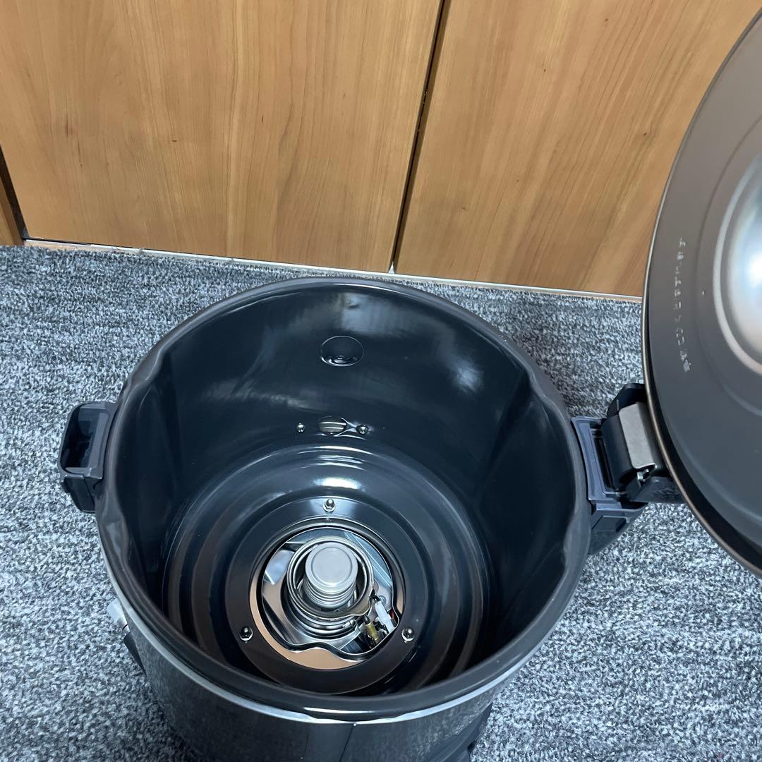 し*ぶ様 シルバー 炊飯器 蓋付き