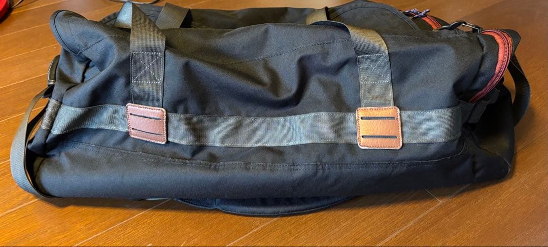 Patagonia ボストンバッグ ブラック/レッド