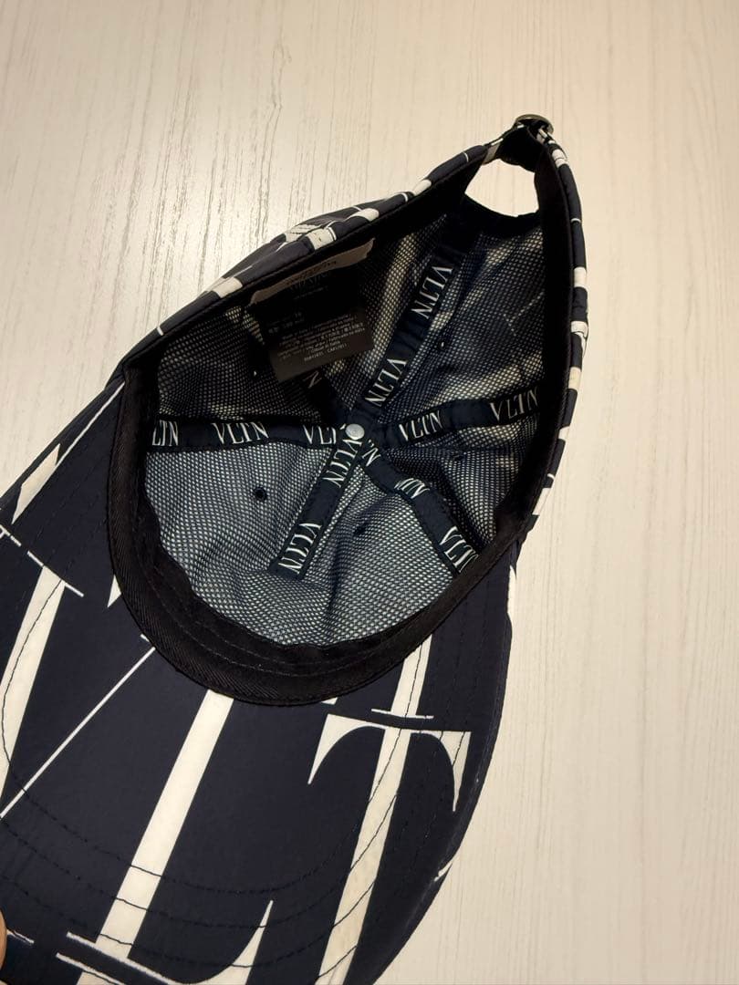 Valentino キャップ