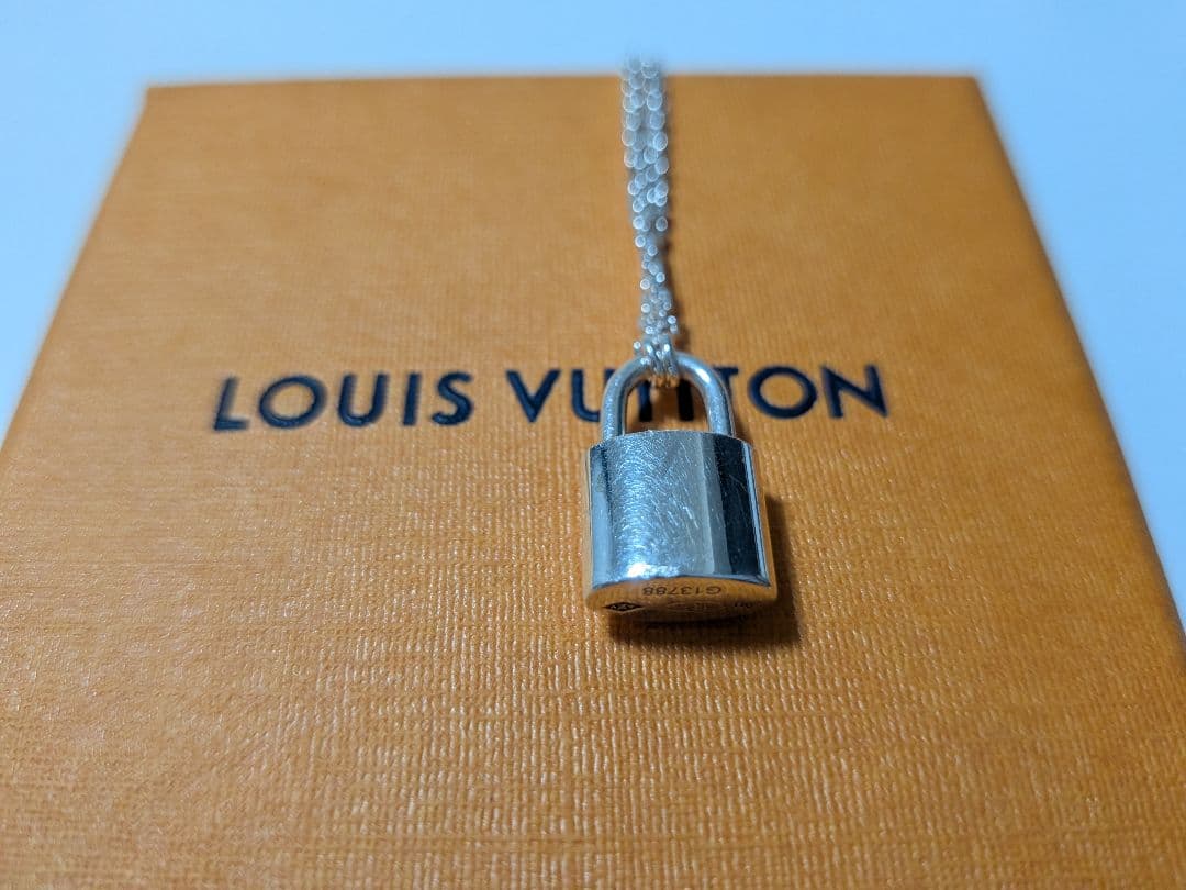 LOUIS VUITTON パンダンティフ シルバー・ロックイット