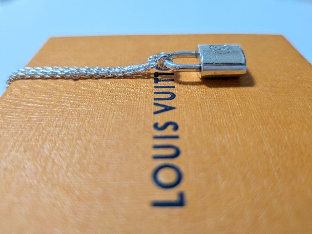 LOUIS VUITTON パンダンティフ シルバー・ロックイット