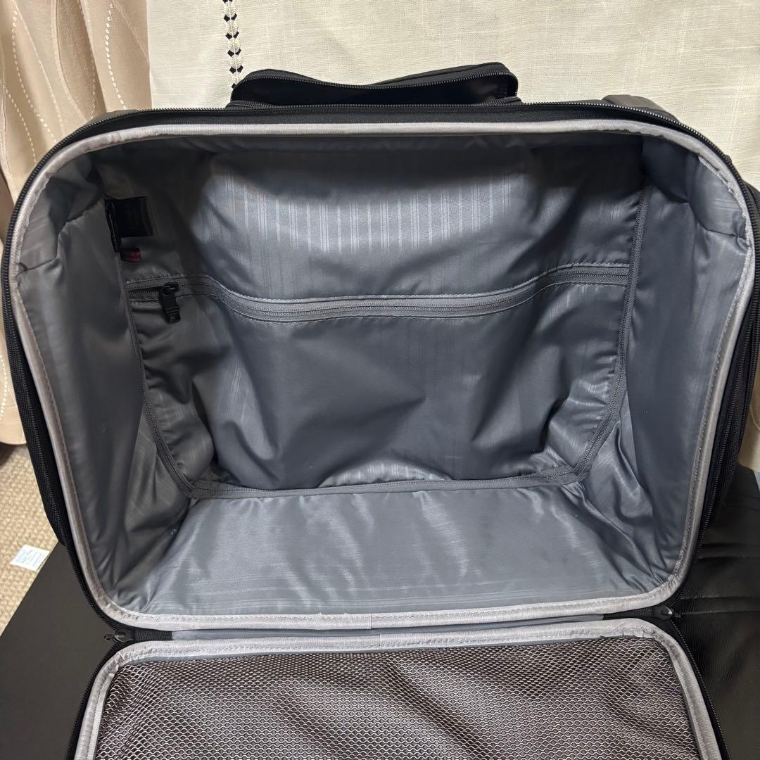 TUMI ALPHA2 22052D2 2輪キャリー黒 大容量 ビジネス 旅行