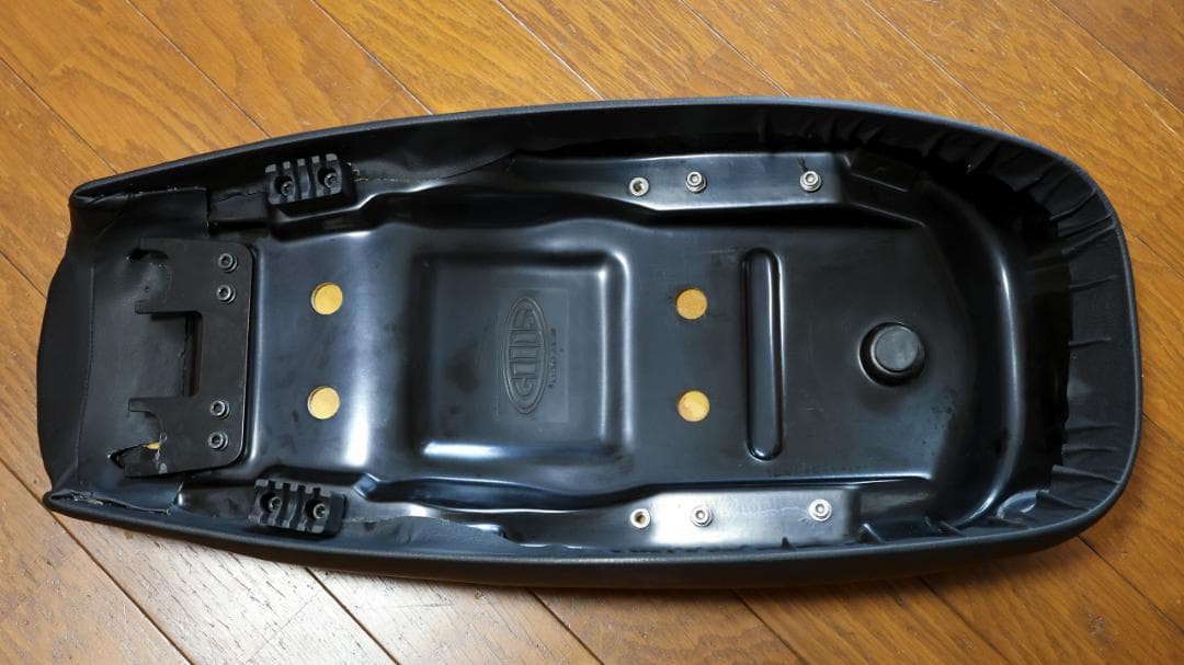 SR400 FI ５型用 GOODSEAT SLENDER タックロール黒（中古