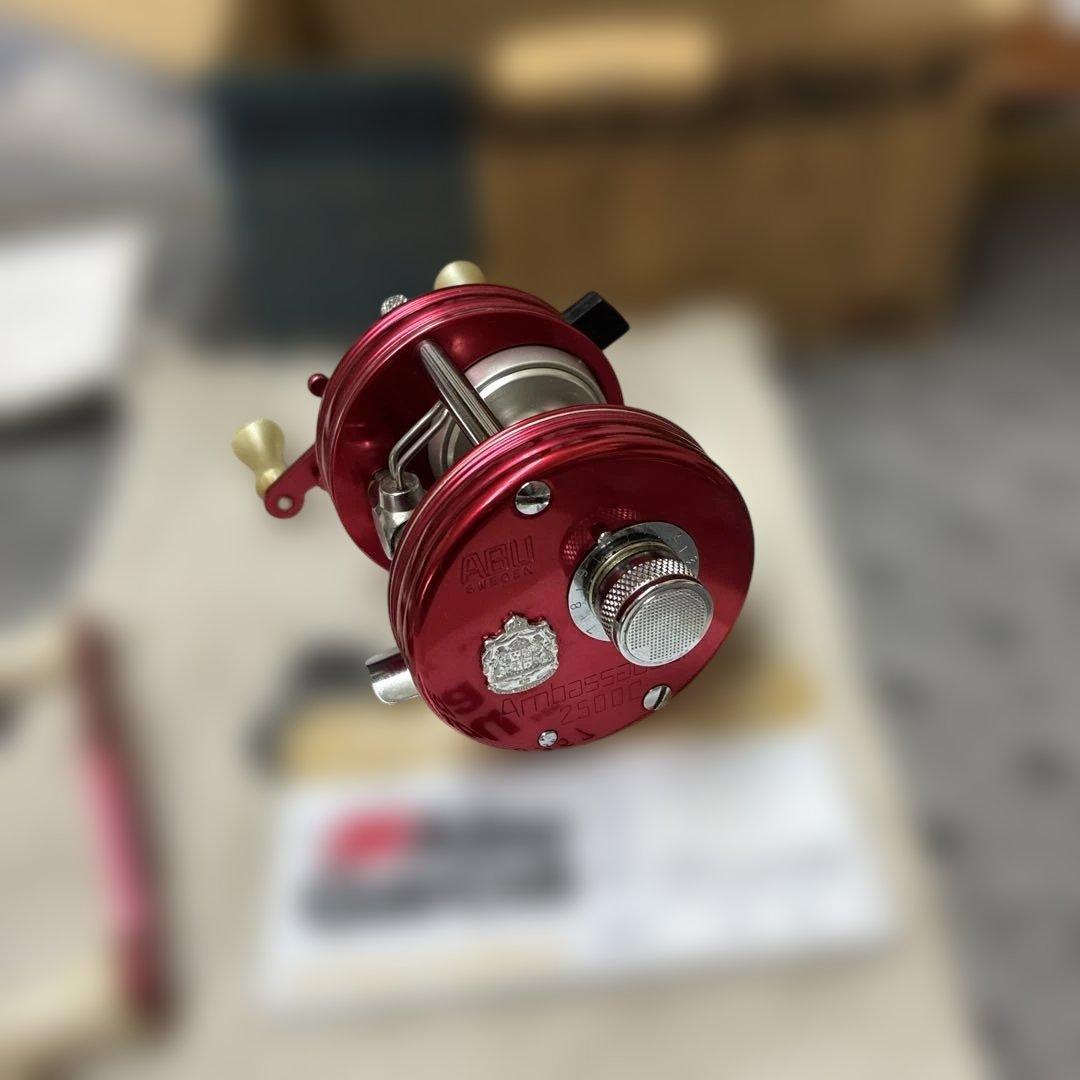リール A bu Garcia2500c red