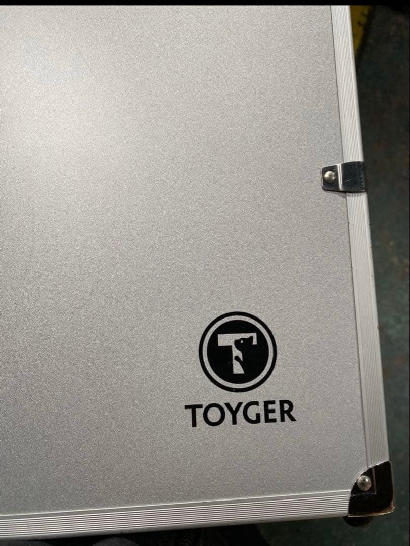 TOYGER アタッシュケース シルバー