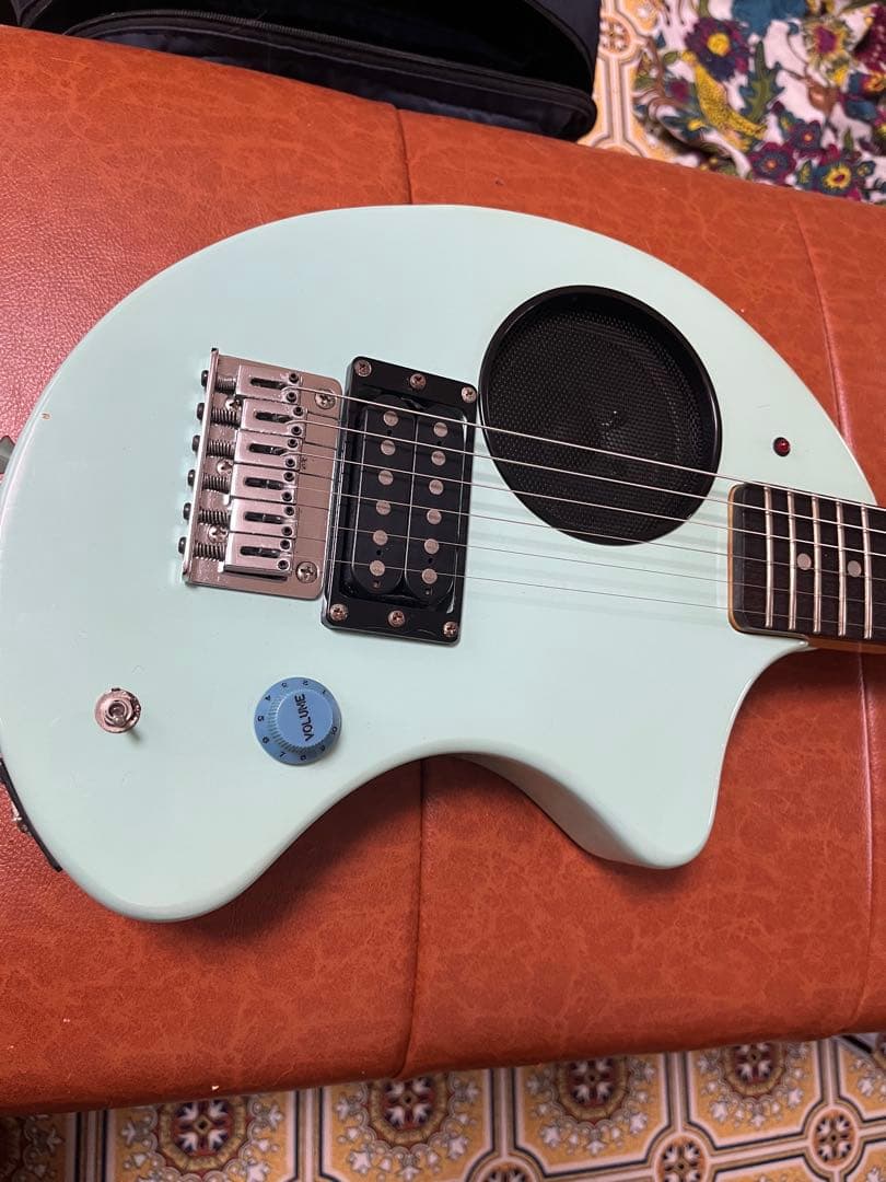 そうさん　fernandes zo-3ミントグリーン 内蔵スピーカー付き