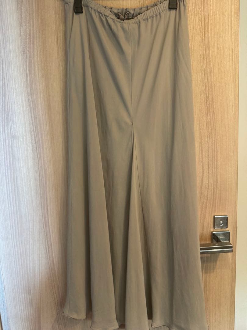 ビアズリー　バックテールスカート美品