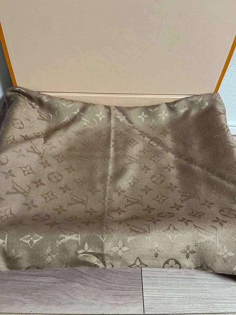 LOUIS VUITTON　ルイヴィトン　大判ストール
