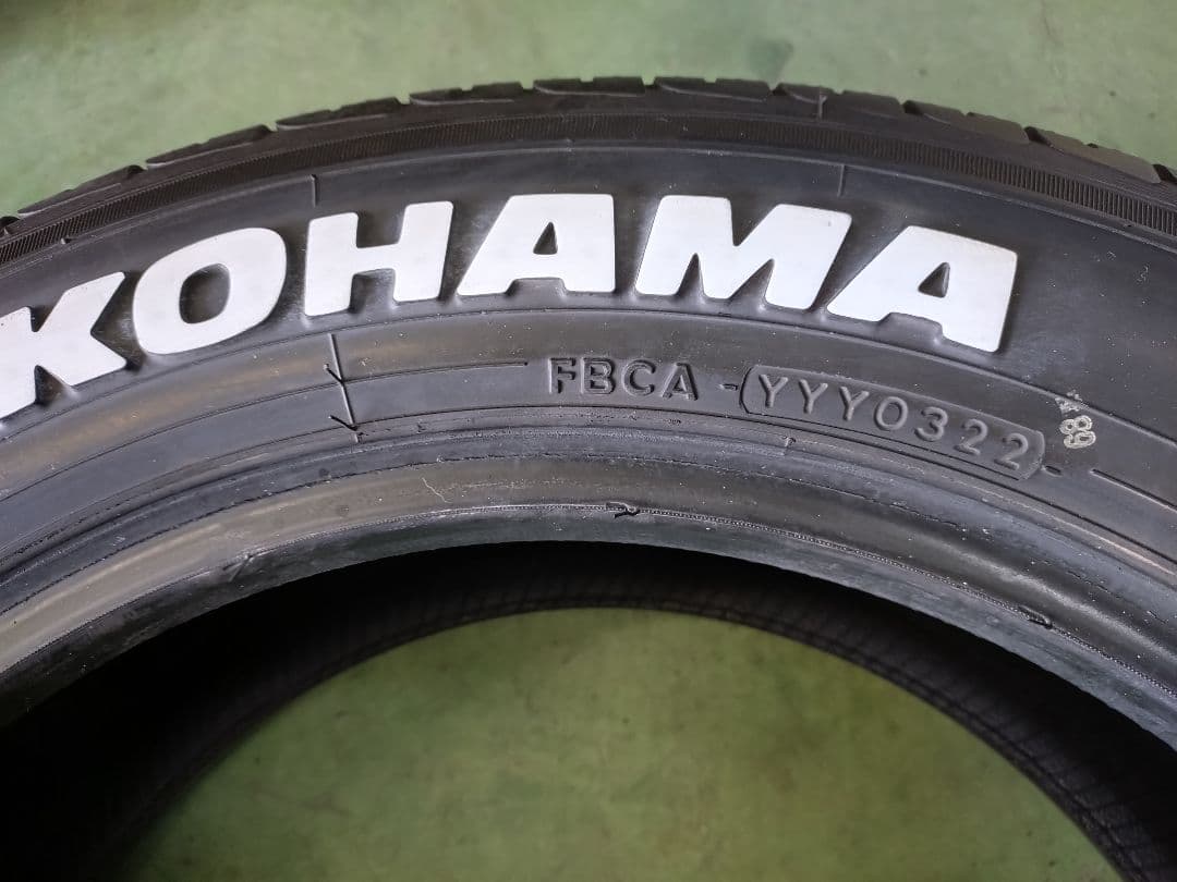 215/60R17 ヨコハマタイヤ PARADA PA03 ホワイトレター2本