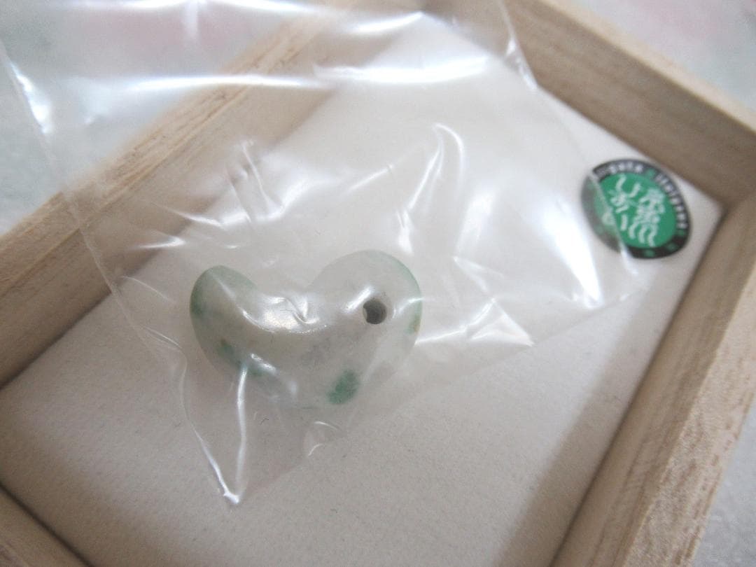 新品　糸魚川翡翠 　勾玉　まが玉　糸魚川ひすい　桐箱入り