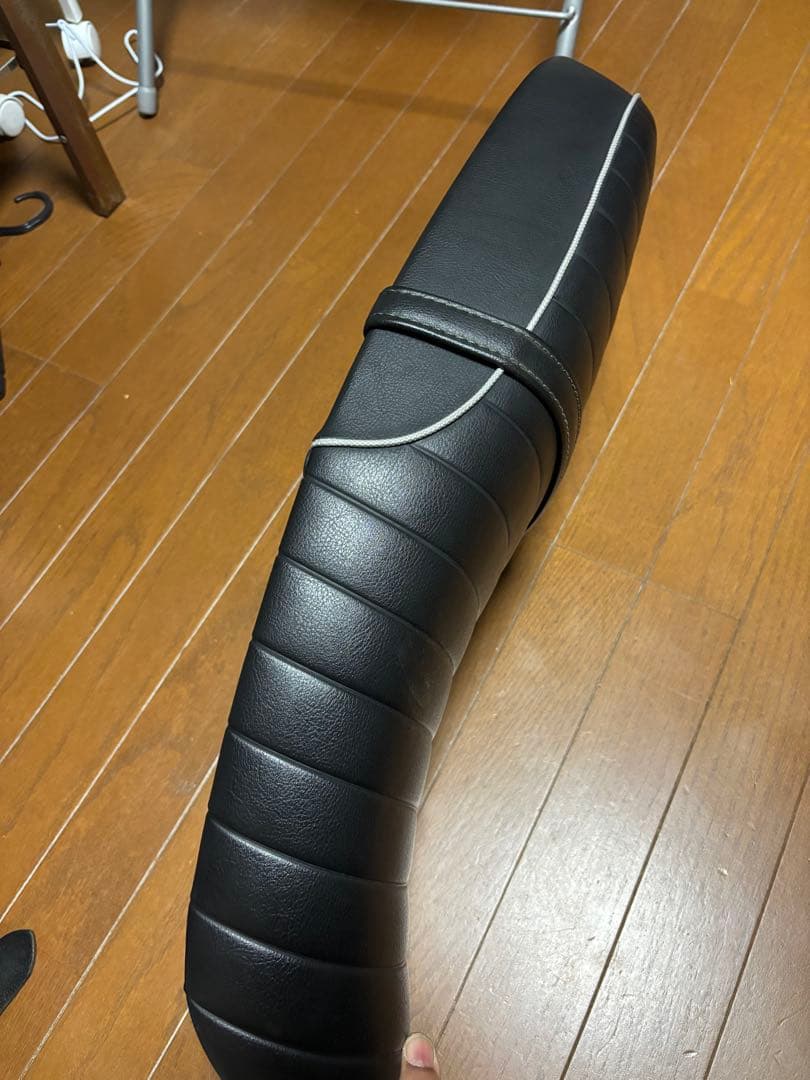 G*0様 K&H スポーツスター用　ダブルシート　シルバーパイピング　04〜