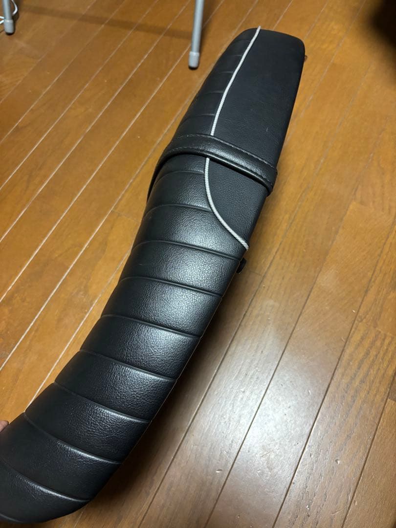 G*0様 K&H スポーツスター用　ダブルシート　シルバーパイピング　04〜