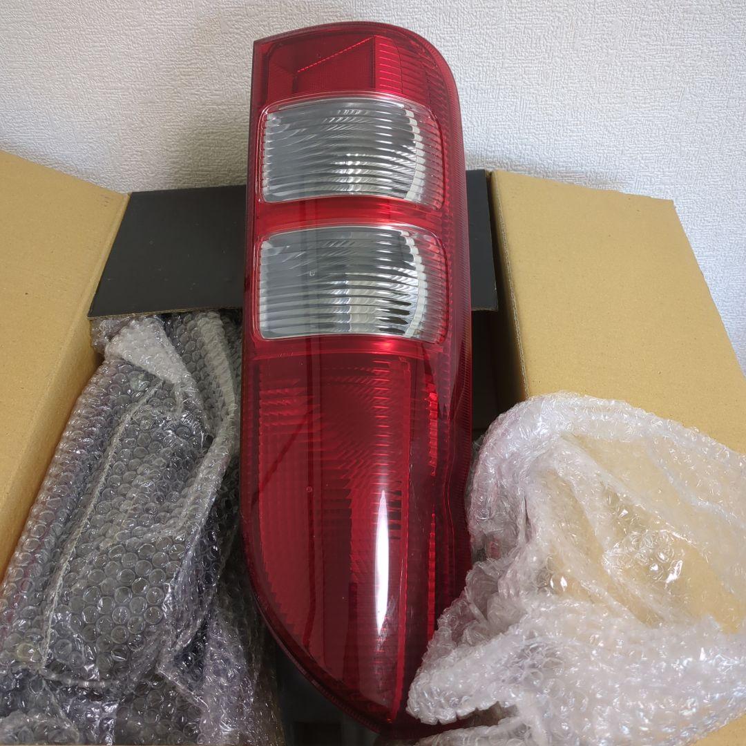 ハイエース200系1型　 純正テープランプ