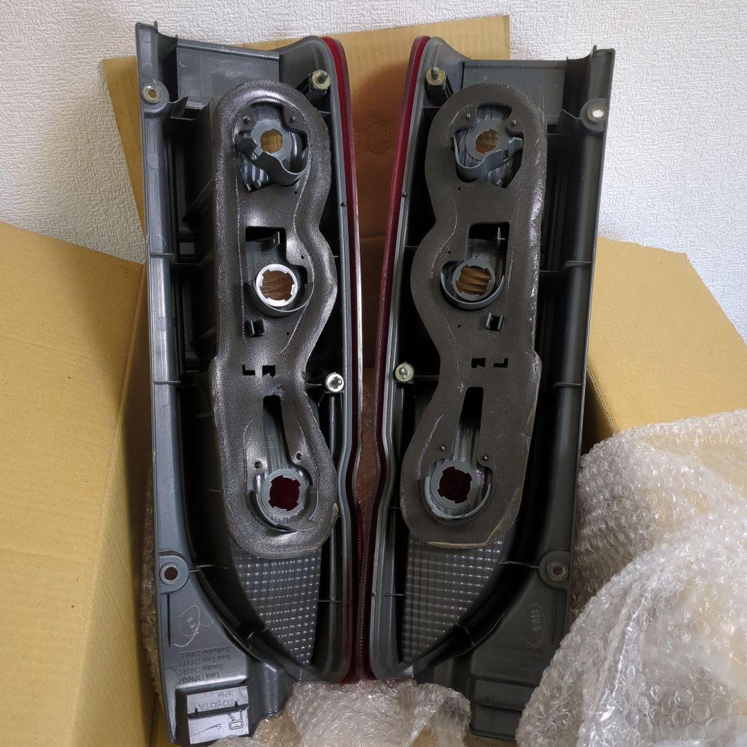 ハイエース200系1型　 純正テープランプ