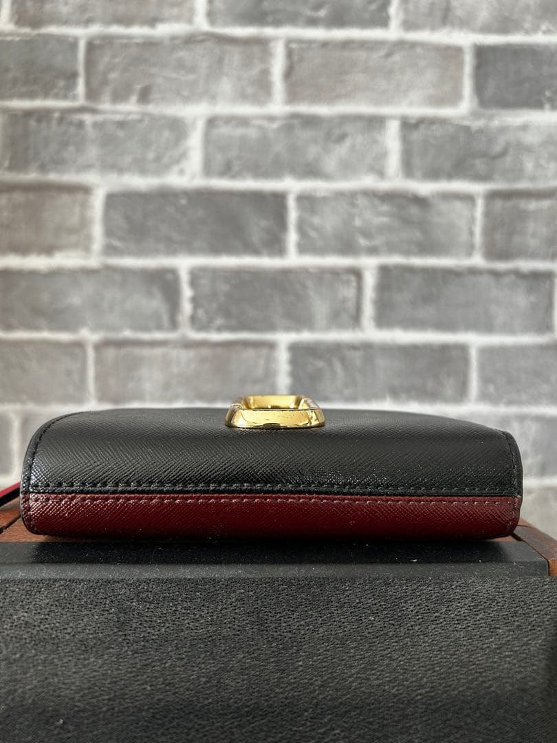 Marc Jacobs 二つ折り財布 ブラック/バーガンディ