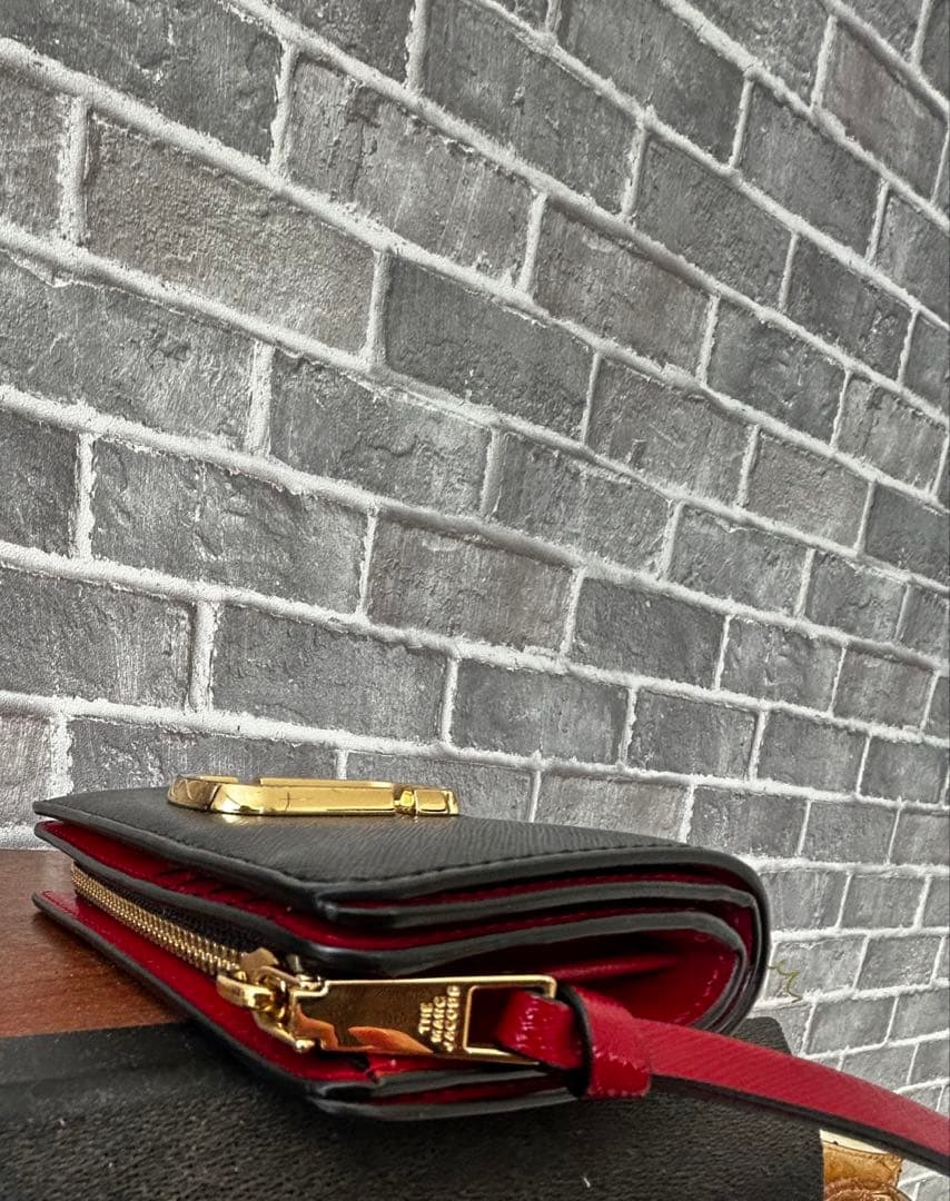 Marc Jacobs 二つ折り財布 ブラック/バーガンディ