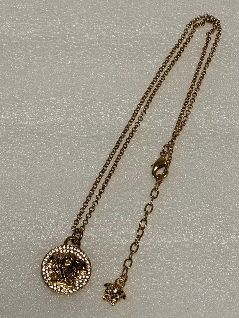 VERSACE メデューサラインストーンネックレス