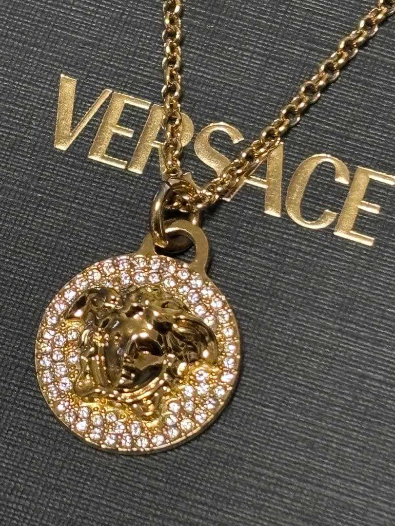 VERSACE メデューサラインストーンネックレス