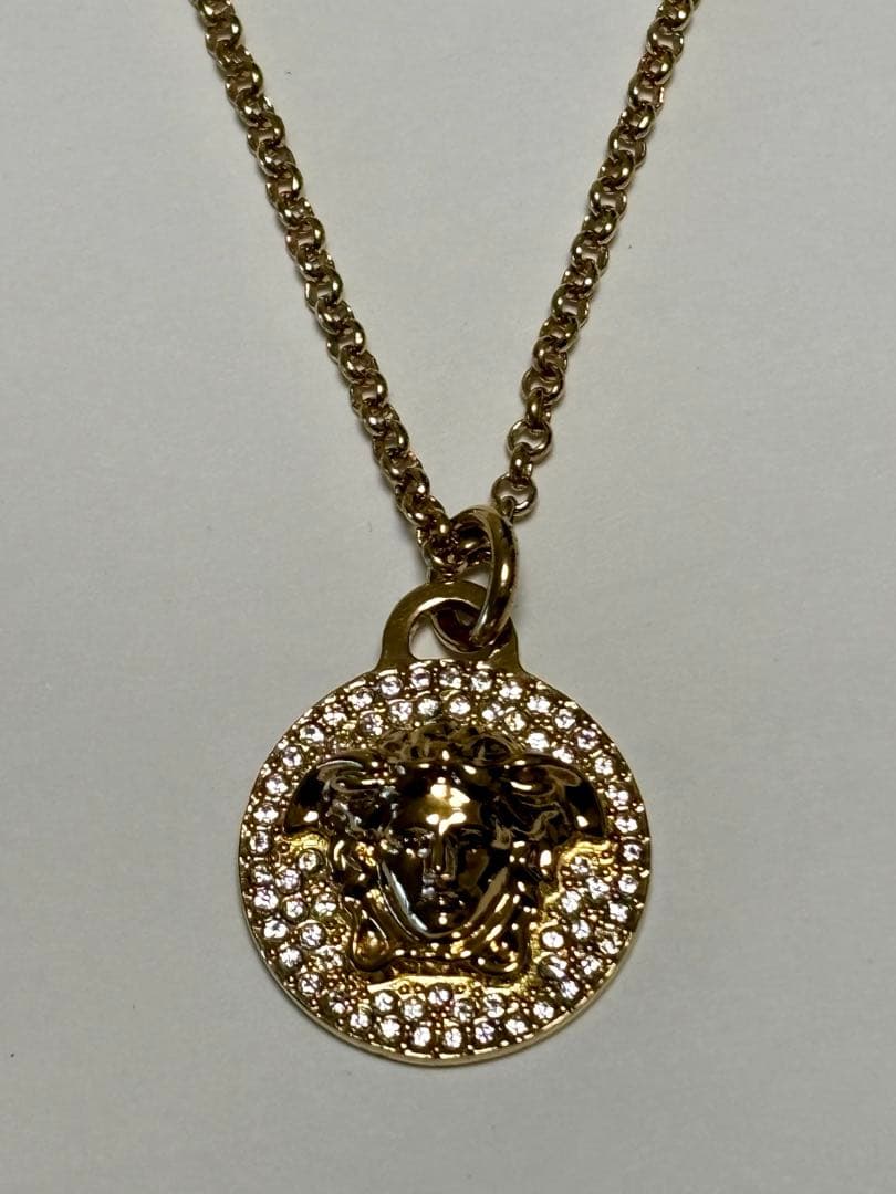 VERSACE メデューサラインストーンネックレス