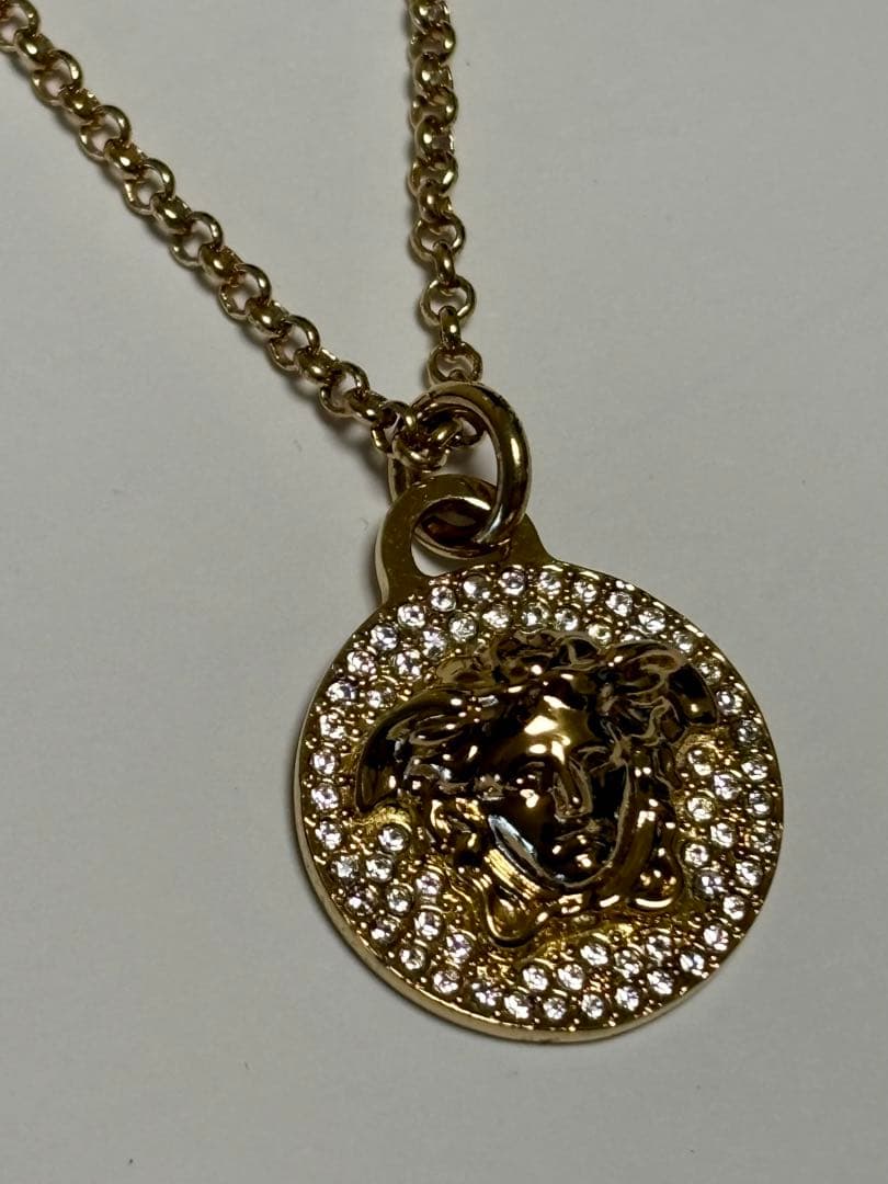 VERSACE メデューサラインストーンネックレス