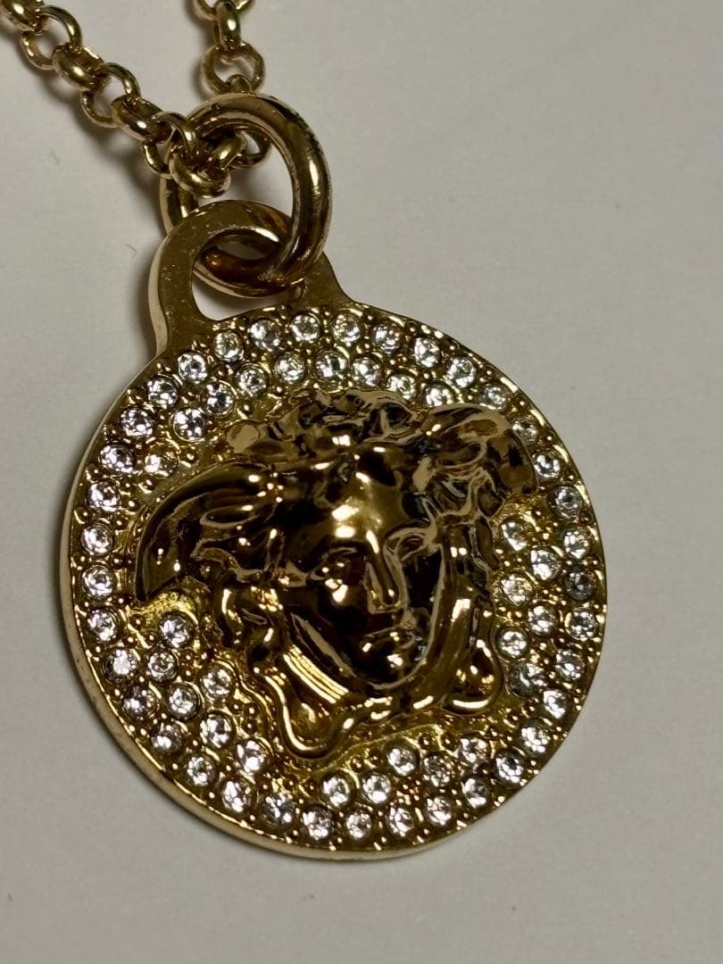 VERSACE メデューサラインストーンネックレス