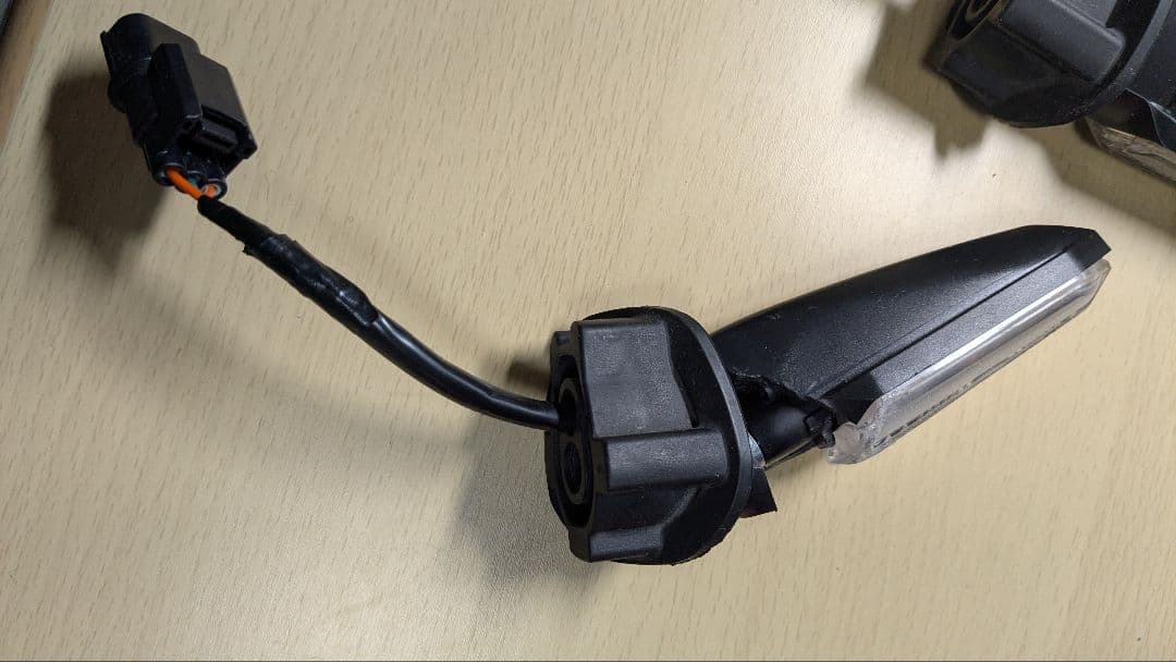 CBR250RR 純正左ウィンカー　破損品