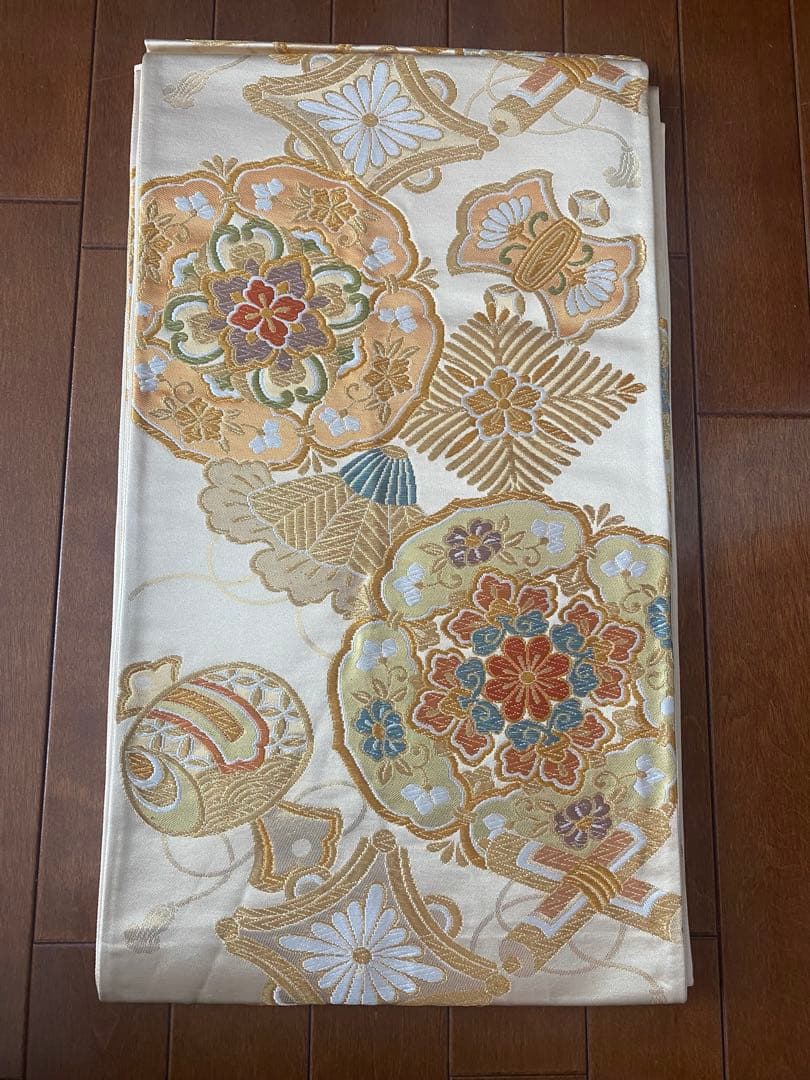 華やかな花柄振袖　成人式　付属品あり