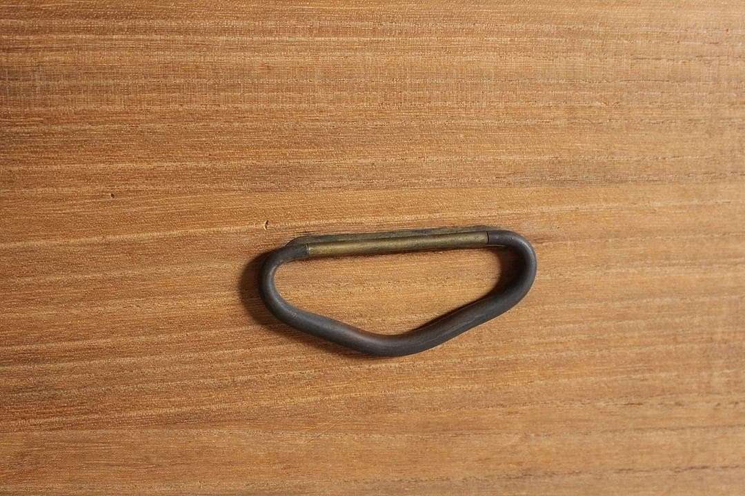 古く味のある木製の引き出し2段　チェスト　桐箪笥　タンス　古家具　古民家