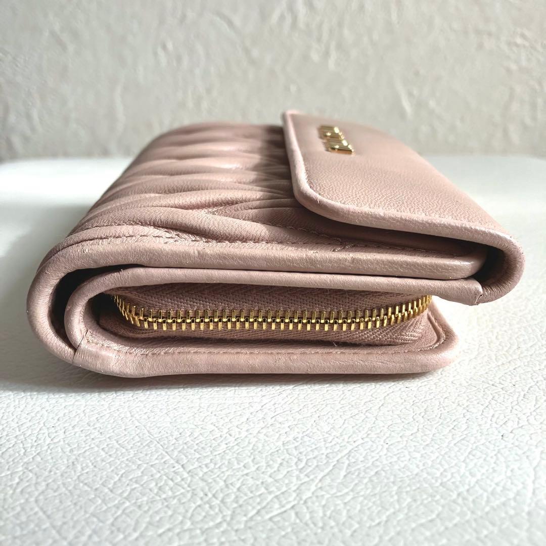 RFID搭載 MIUMIU 3つ折り財布 マテラッセ ロゴ レザー ピンク