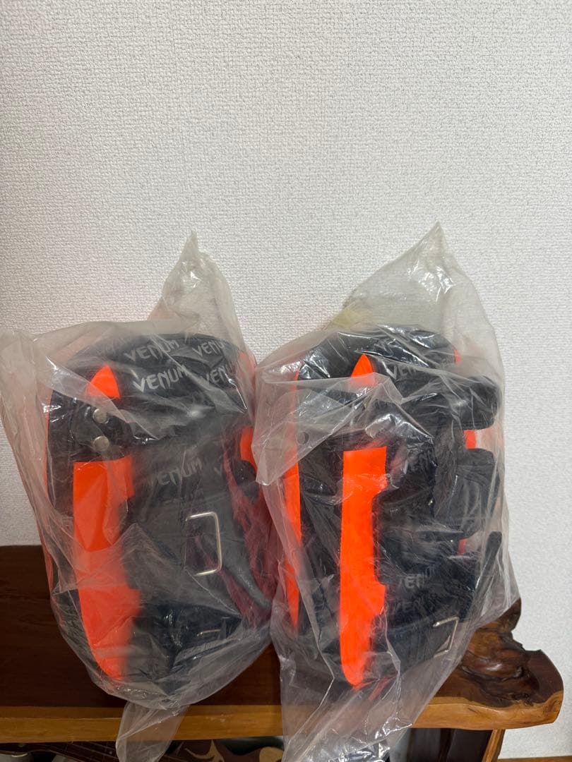 【新品未開封】VENUM キックミット オレンジ黒 高品質