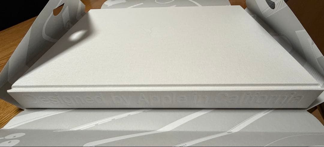 Apple『Designed by Apple in California』大