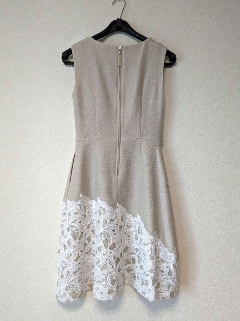 【新品未使用／美品】ワンピース レース ノースリーブ ベージュ 花 春夏秋