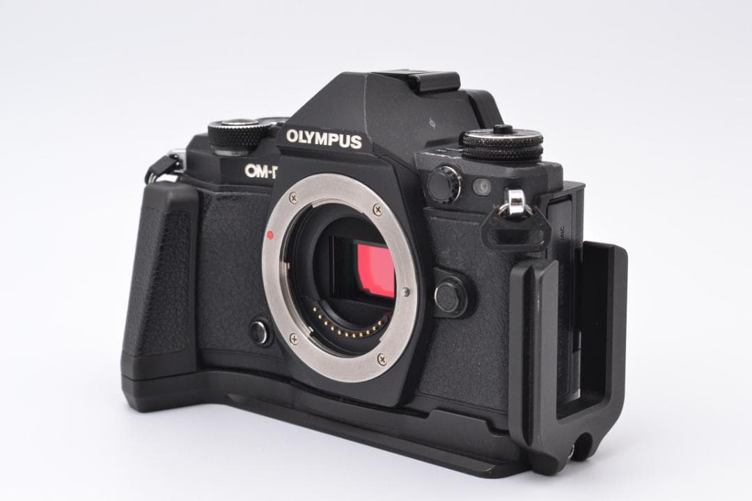 オリンパス　OM-D E-M5 MarkⅡ ブラック ボディ グリップ付