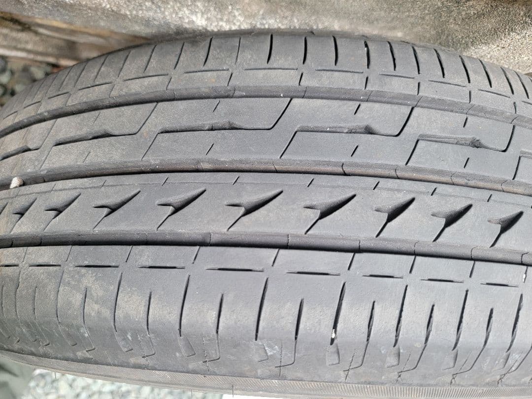 ②溝たっぷり！185/65R15　レグノ　GR-X2 ４本出品（のうち２本）