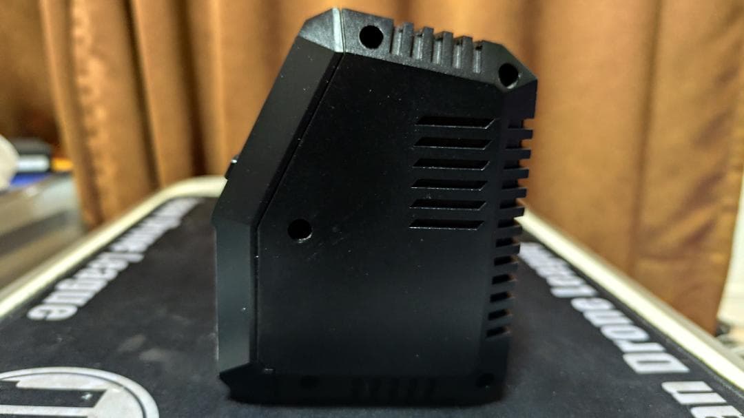 Hitec X2 V COMPACT バッテリー充電器