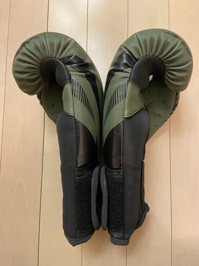 Venum ボクシンググローブ 8oz