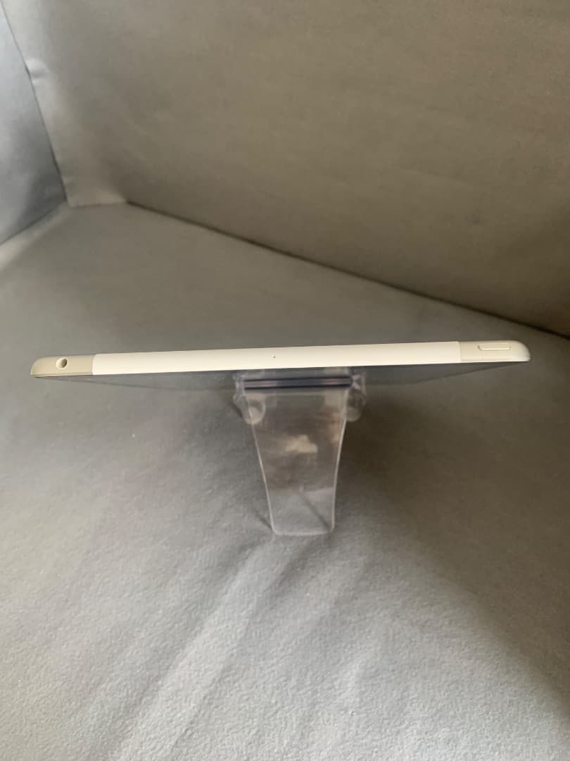 美品 SIMフリー iPad 第9世代 64GB Wi-Fi+Cellular版