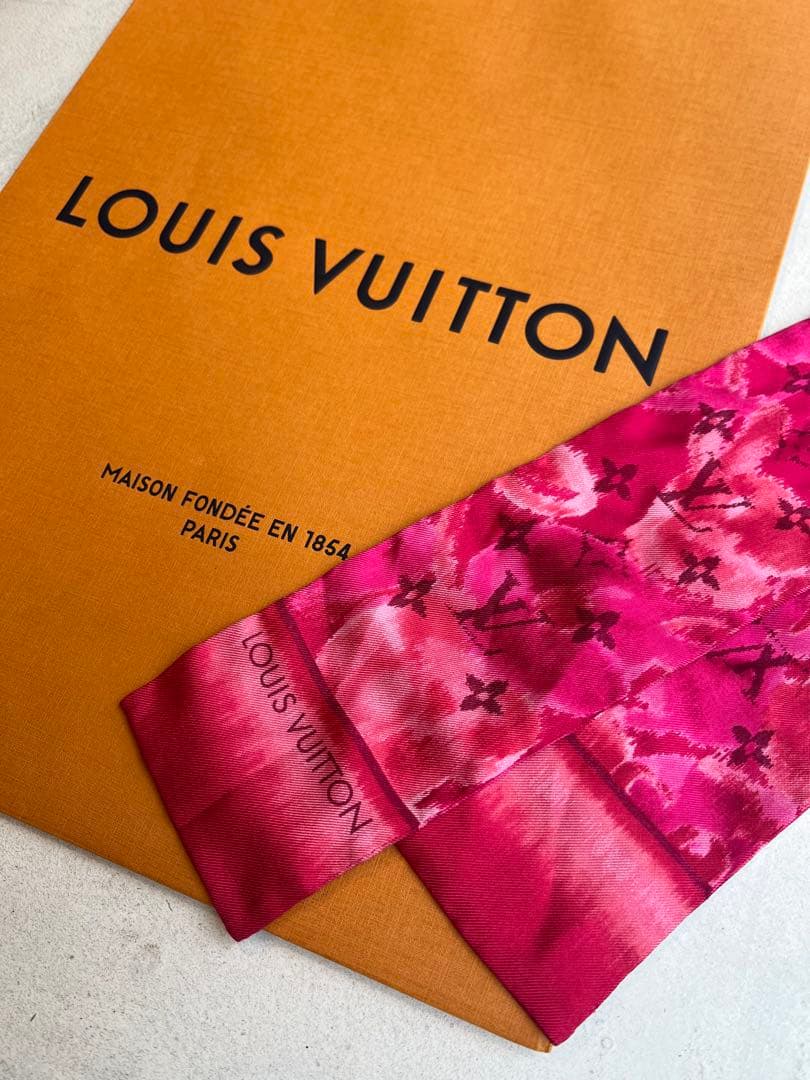 【美品】LOUIS VUITTON パレオサマー　イカット ツイリースカーフ