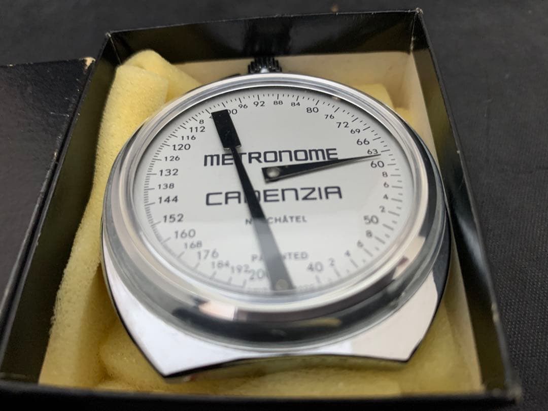 Cadenzia Neuchatel Swiss Madeメトロノーム　手巻き