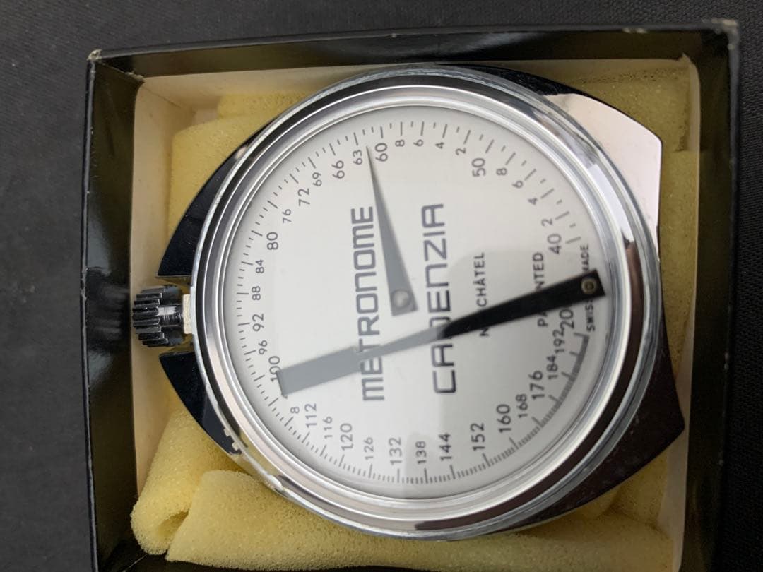 Cadenzia Neuchatel Swiss Madeメトロノーム　手巻き