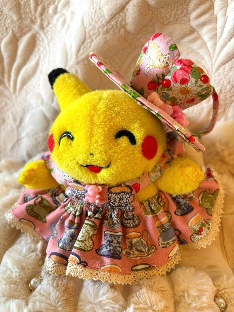 初期ピカチュウ　服　ティーパーティードレスとティーカップ帽子2点セット　ポケモン