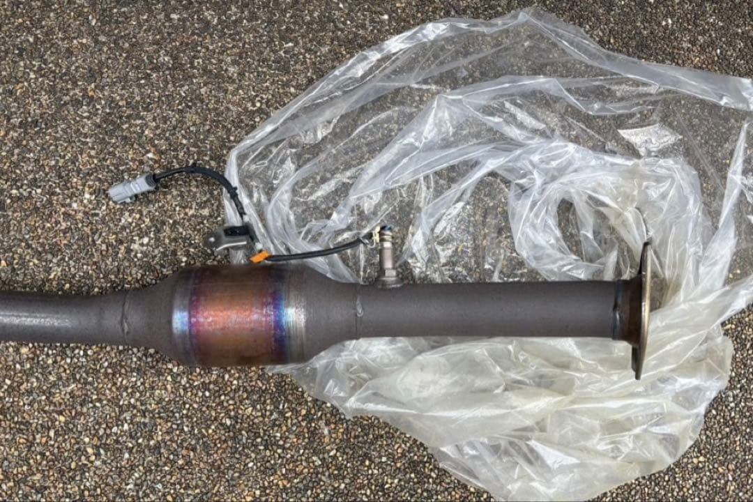 トヨタ カローラスポーnre210hマフラー 純正中間パイプ (加工品)
