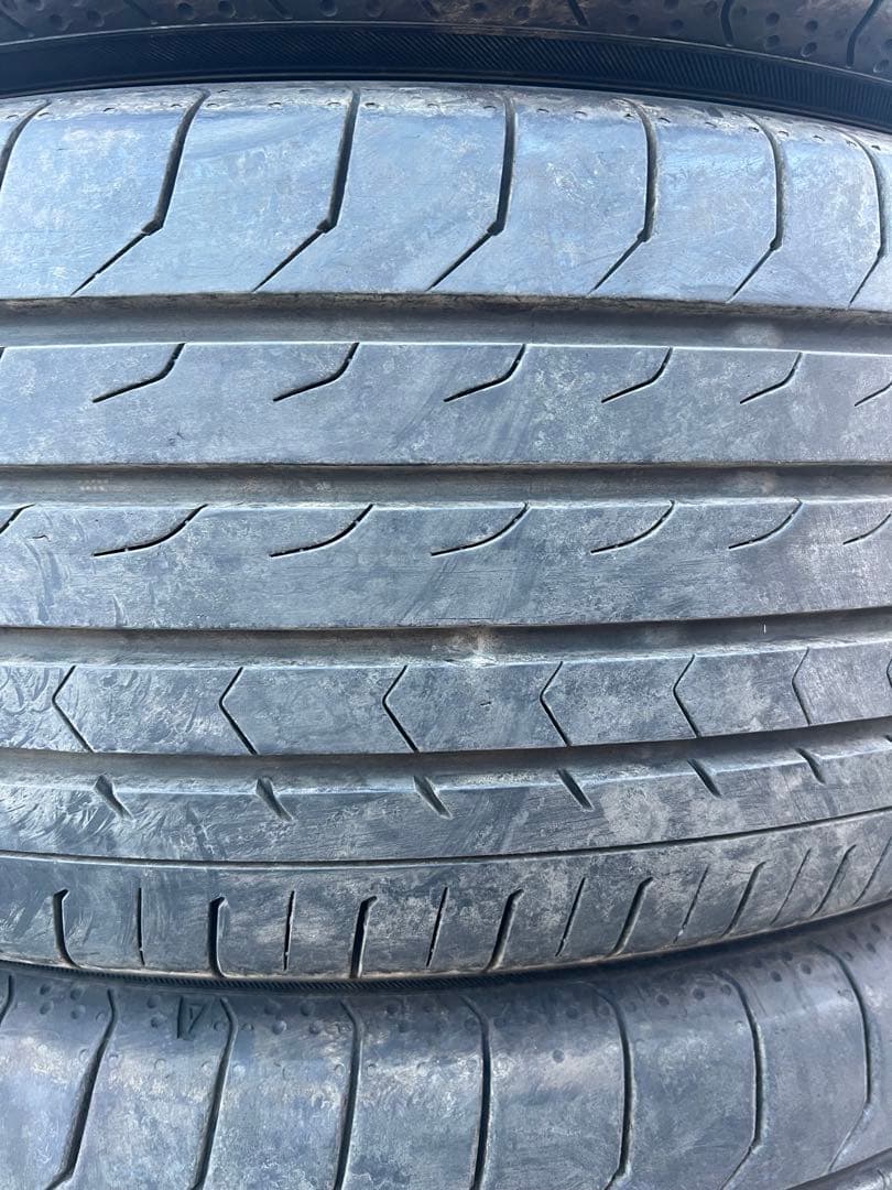 ヨコハマ　ブルーアース　rv03 215/65r16 22年製　　バリ山