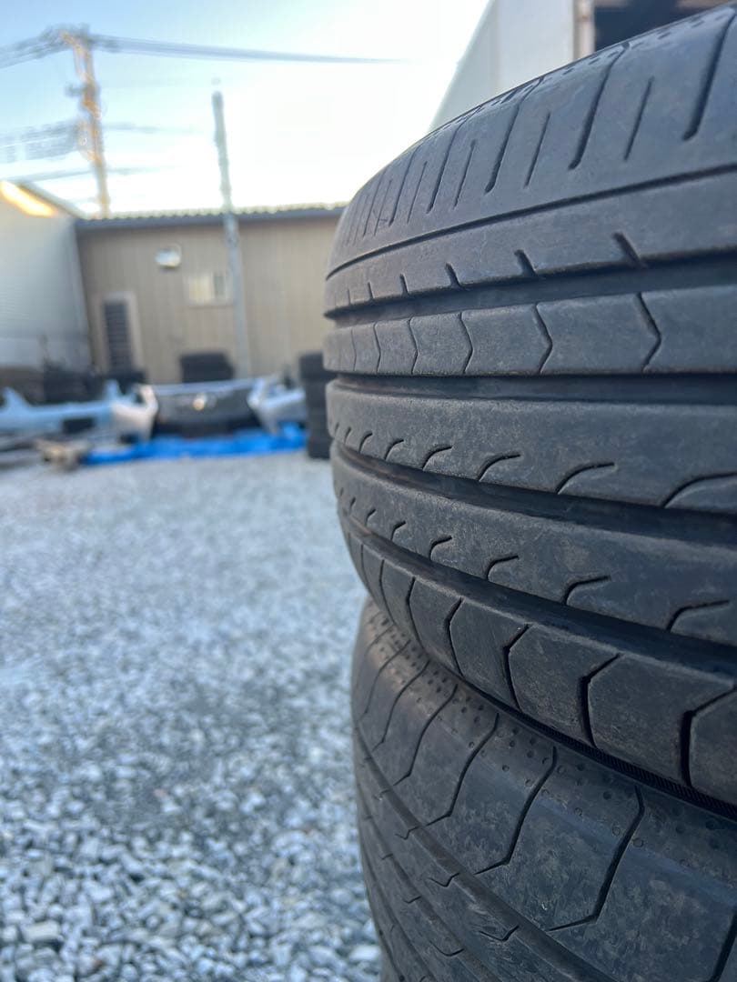 ヨコハマ　ブルーアース　rv03 215/65r16 22年製　　バリ山