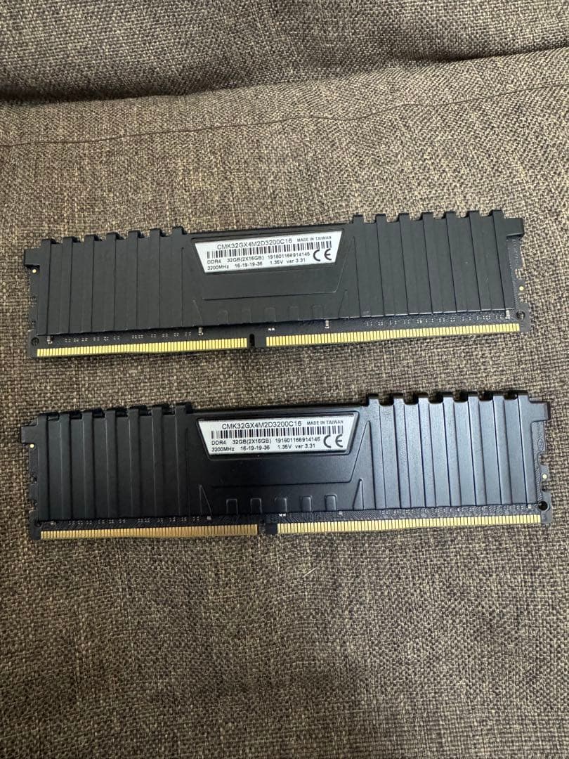 Corsair 32GB メモリ　DDR4 cmk32gx4m2d3200c16