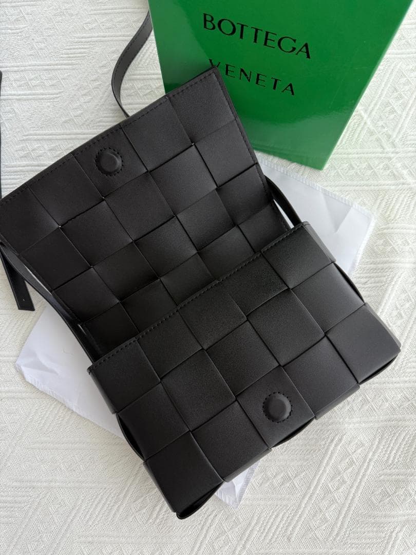 bOTtEgA vEnEtA ブラック ショルダーバッグ