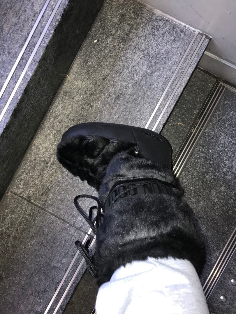 moonboot 黒　furry