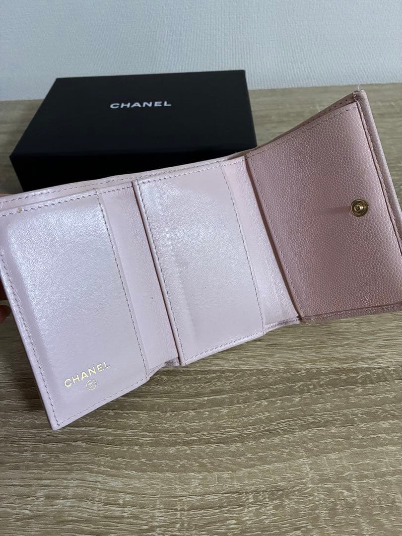 CHANEL キャビアスキン三つ折り財布 ピンク