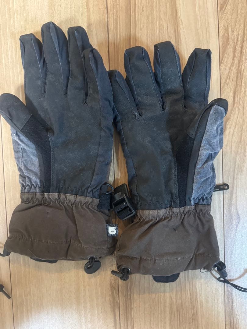 c*a様 BURTON スノーボードウェア上下、グローブ、ゴーグルの４点セット