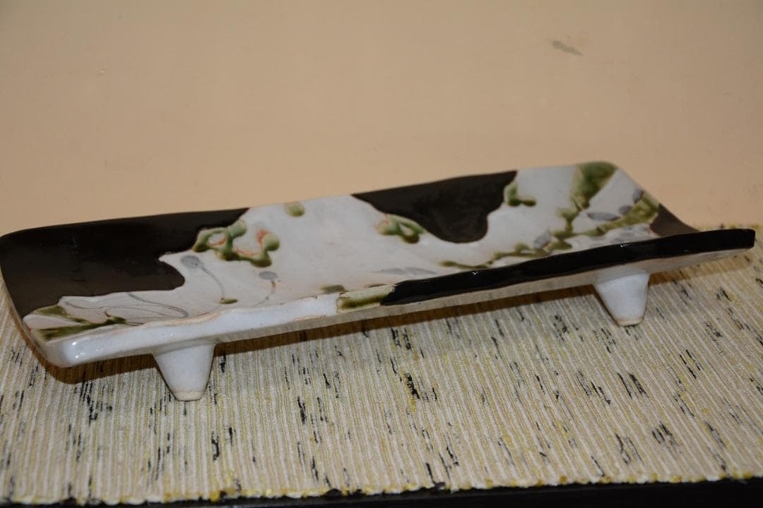 黒織部足付長方皿　新品 　美濃焼　玉山窯　送料込み